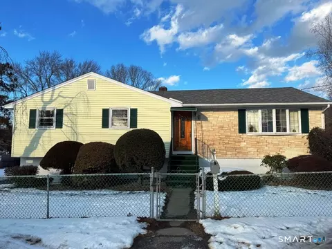 21 Blue Trail Dr, Waterbury, CT 06705