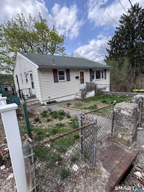 110 Middle St, Waterbury, CT 06706