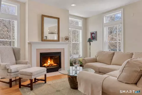 49 Copper Creek Cir #49, Newtown, CT 06470