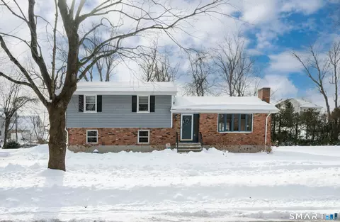 95 Masna Pl, Stratford, CT 06614