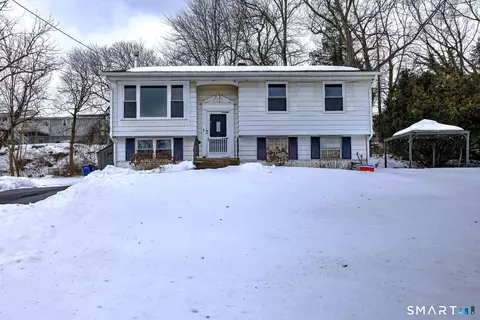 7 Hale Dr, Ansonia, CT 06401