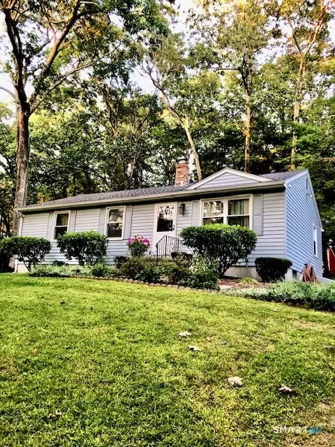 10 Highland Ave, Moodus, CT 06469
