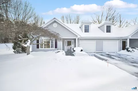 8 Eaton Cir #8, West Hartford, CT 06117