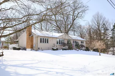121 Campbell Rd, Trumbull, CT 06611