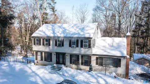 24 Colonial Ridge Dr, Gaylordsville, CT 06755