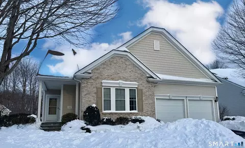 117 Country Club Dr #117, Oxford, CT 06478