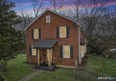 220 Melville Dr, Fairfield, CT 06825