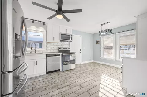 24 Pearl St, Glastonbury, CT 06033