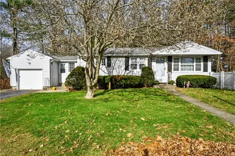56 Myers St, Putnam, CT 06260