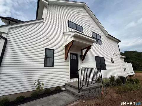 35 Village Cir #35, Guilford, CT 06437