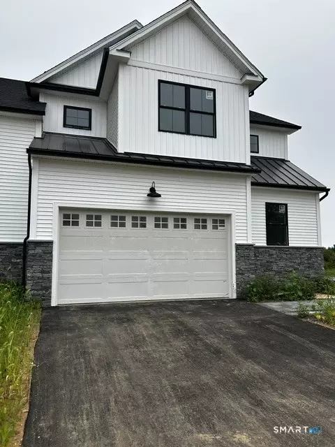 35 Village Cir #35, Guilford, CT 06437