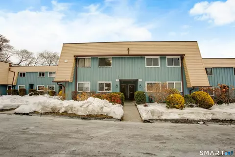 1452 Melville Ave #1452, Fairfield, CT 06825