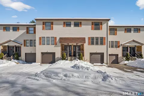 140 Barn Finch Cir #140, Naugatuck, CT 06770