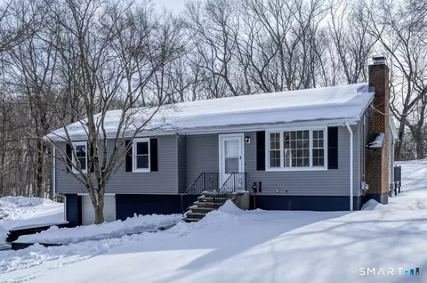 35 Greenfield Dr, Shelton, CT 06484