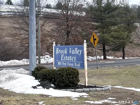 1081 New Haven Rd #11J, Naugatuck, CT 06770