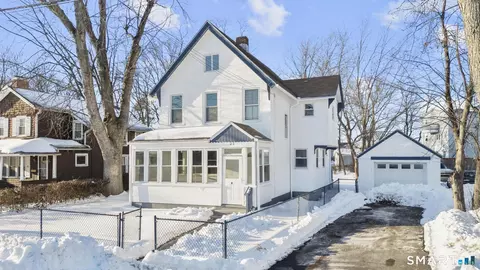 21 Richards St, West Haven, CT 06516