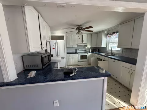 Kitchen - 98 1st St, Suffield, CT 06078 photo 2 of 4