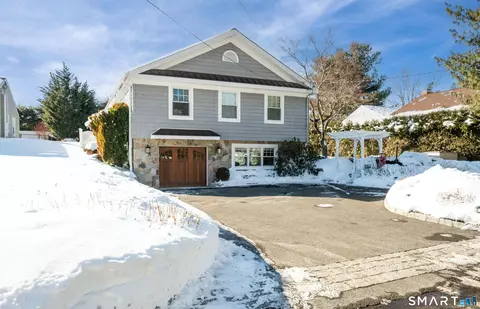 2 Lakeview Rd # A, Brookfield, CT 06804