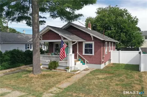17 Lincoln Ave, Milford, CT 06460