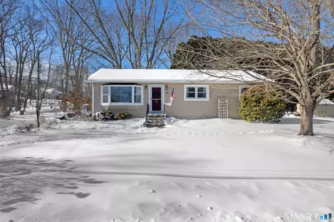 6 Riched Ln, Uncasville, CT 06382