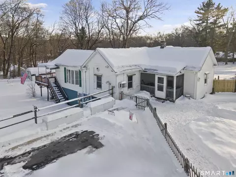 17 Auburn St, Putnam, CT 06260