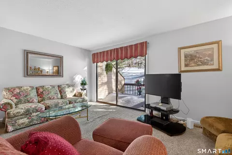 196 New Haven Ave #430, Derby, CT 06418