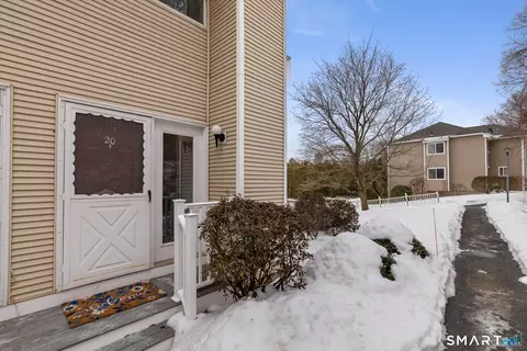 80 Country Ln #20, Vernon, CT 06066