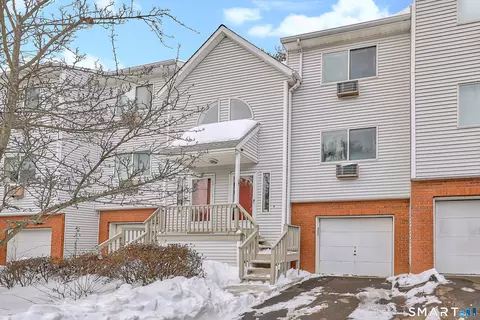 925 Oronoke Rd #11D, Waterbury, CT 06708