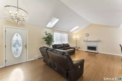 71 Sentinel Hill Rd, Derby, CT 06418