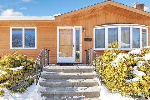35 Rustown Dr, Stratford, CT 06614