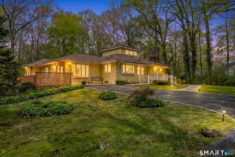 42 Harrison Rd, Guilford, CT 06437