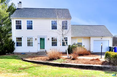 7 Glen Holw, East Granby, CT 06026