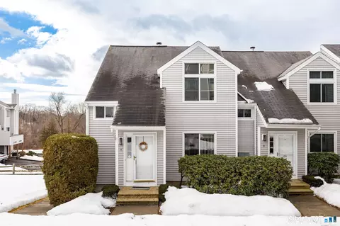 18 Tulip Dr #A, Seymour, CT 06483