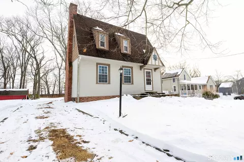 42 Oregon Ave, East Haven, CT 06512