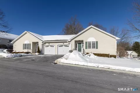 71 Cider Mill Ln, Trumbull, CT 06611