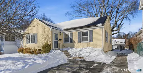 16 Clarendon Ave, West Hartford, CT 06110