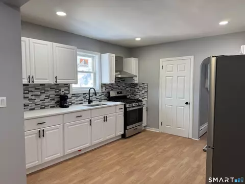 299 Linnmoore St, Hartford, CT 06106