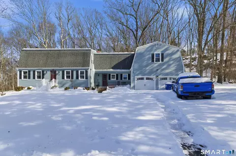 10 Buttercup Ln, Gales Ferry, CT 06335