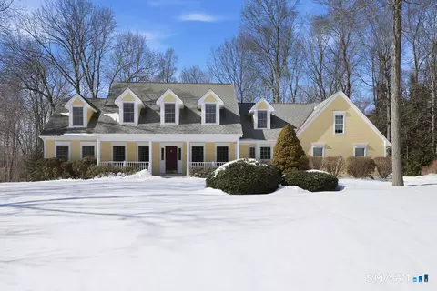 33 Westwood Dr, Canton, CT 06019