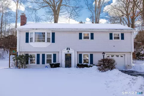 110 Valley Rd, Groton, CT 06340