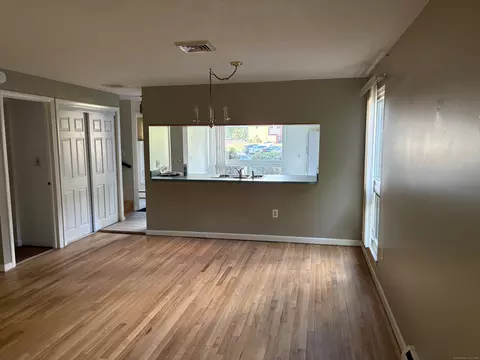 279 Centerbrook Rd, Hamden, CT 06518 photo 5
