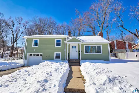 41 Sunnybrook Bnd, Waterbury, CT 06708