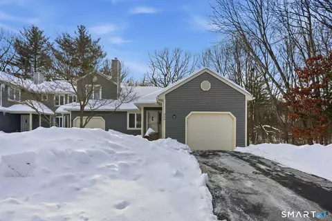 200 Castlewood Dr #200, Bloomfield, CT 06002