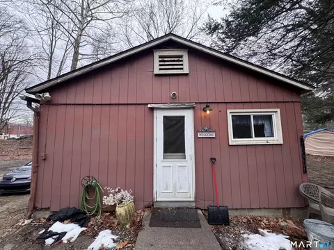 40 Flood Bridge Rd, Southbury, CT 06488