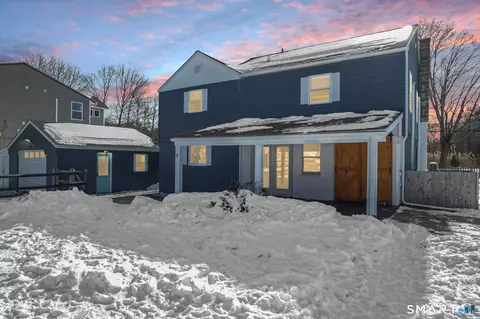 9 3rd Ave, Waterford, CT 06385