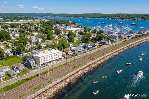 185 Main St #305, Niantic, CT 06357