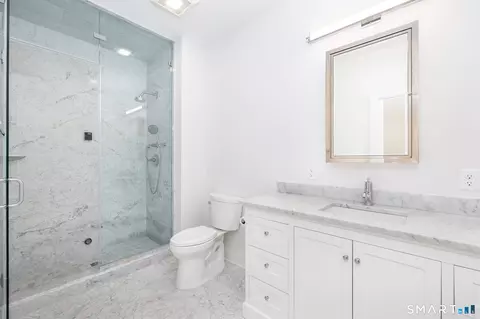 Bath - 185 Main St #305, Niantic, CT 06357 photo 1 of 2