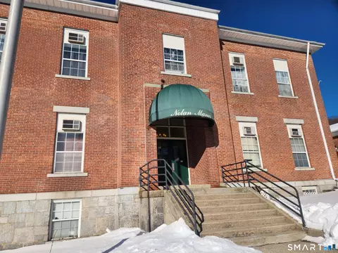 91 4th St #7, Ansonia, CT 06401