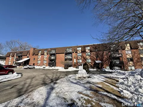 1274 E Main St #D-7, Meriden, CT 06450