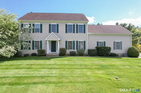 11 Nature Trl, Hamden, CT 06518